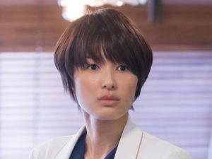 吉瀬美智子のショートヘアが獣医役にピッタリはまってる 画像